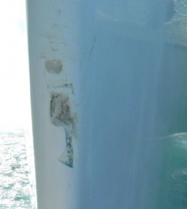 Gelcoat damage on the front starboard pontoon.